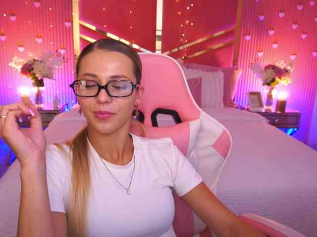 LoveeDove webcam
