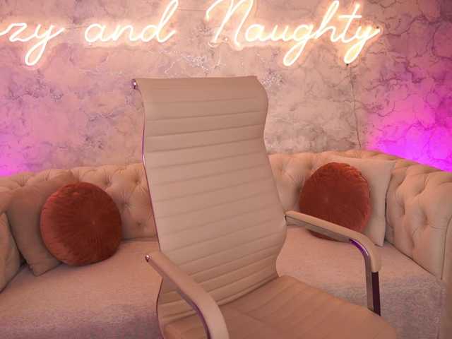 ArrinaWairr live cam on BongaCams