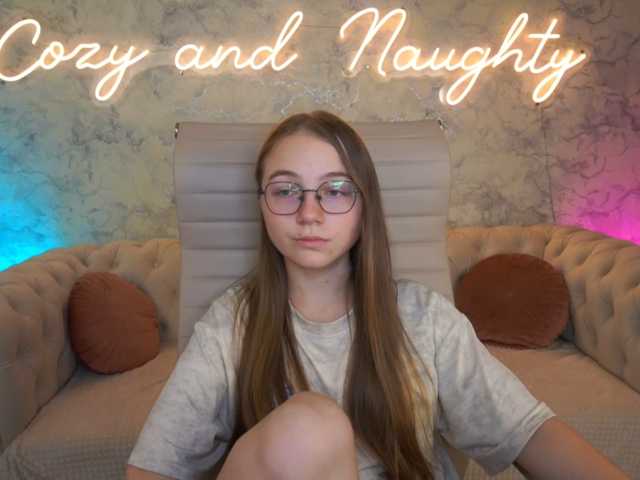 Live room thumbnail for ArrinaWairr