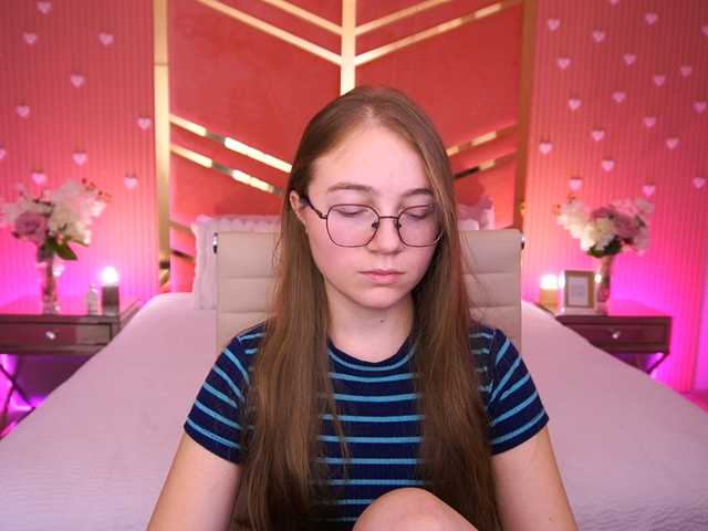 le modèle ArrinaWairr est en webcam porno dans un show sur le site bongacams, il possède les tags suivants: White/Caucasian,Blonde,Shaved