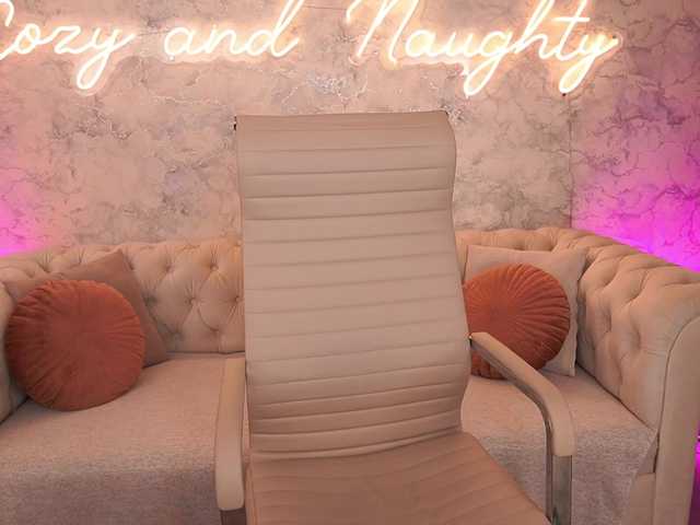 ArrinaWairr live cam on BongaCams