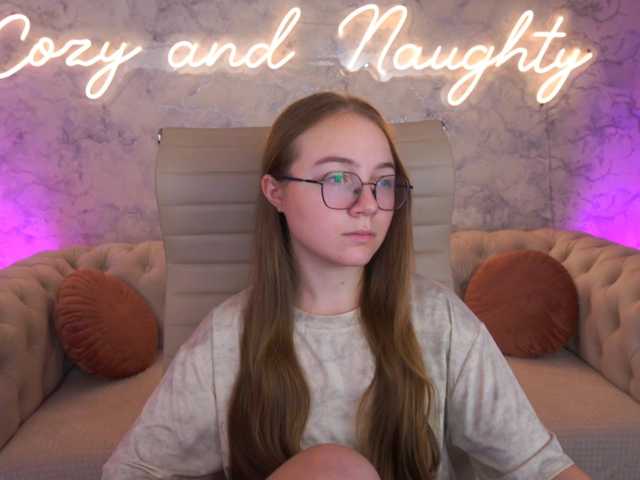 le modèle ArrinaWairr est en webcam porno dans un show sur le site bongacams, il possède les tags suivants: White/Caucasian,Blonde,Shaved