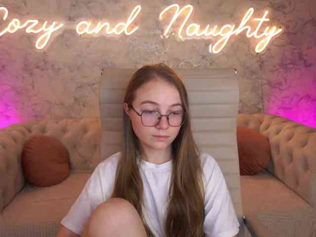 ArrinaWairr webcam