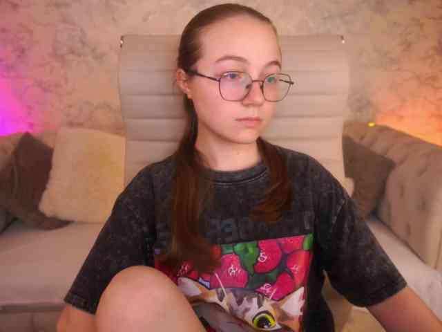 ArrinaWairr webcam
