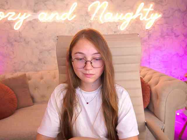 ArrinaWairr webcam