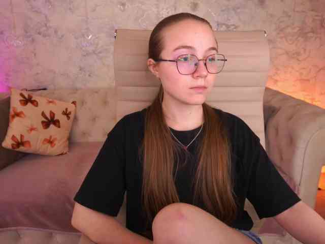 ArrinaWairr webcam