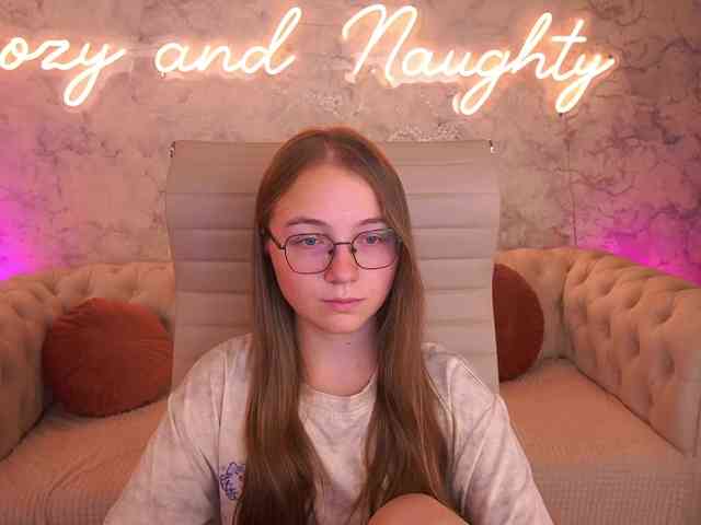 ArrinaWairr webcam
