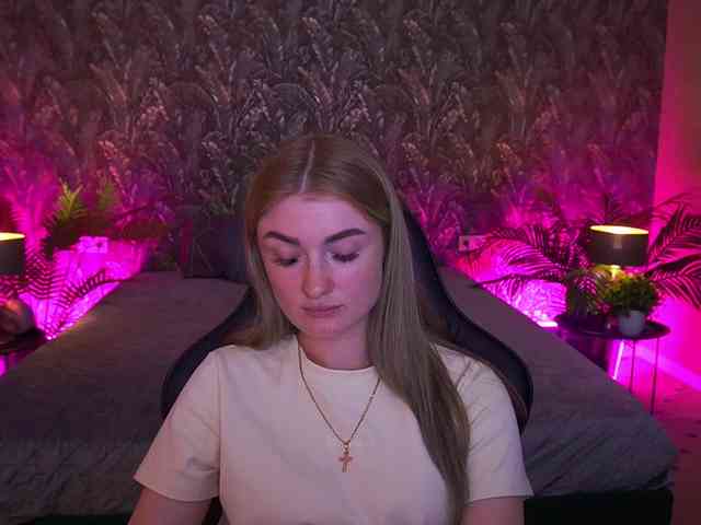 LollyRosee webcam