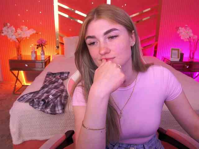 LollyRosee webcam