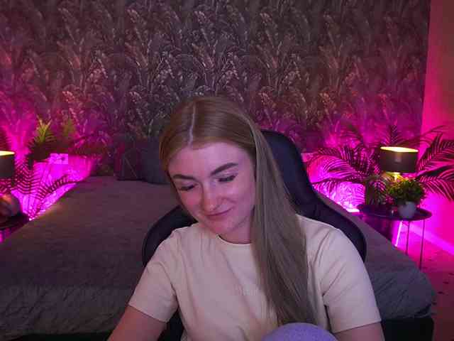 LollyRosee webcam