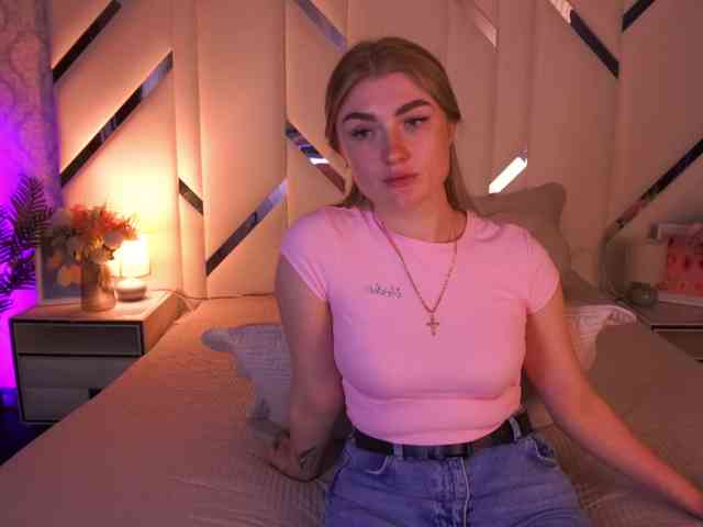 LollyRosee webcam