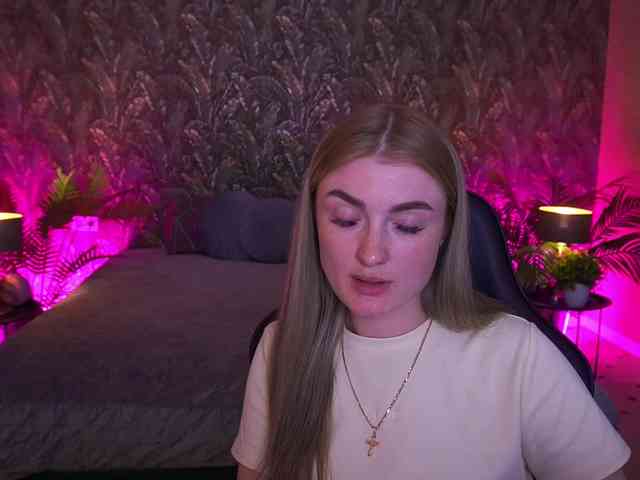 LollyRosee webcam