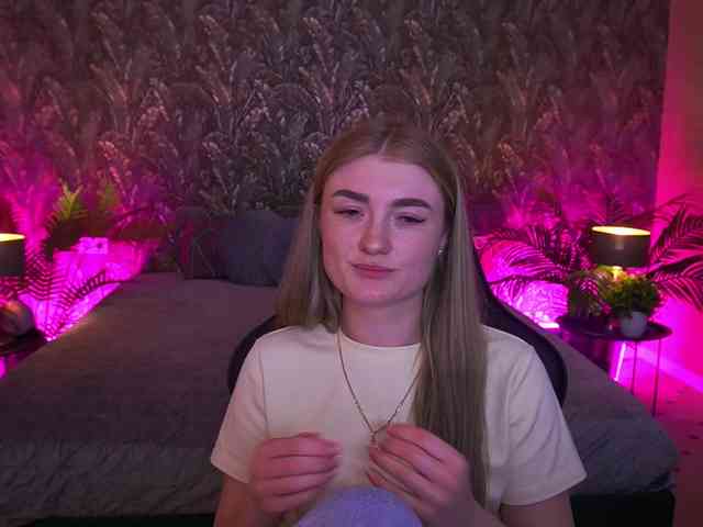 LollyRosee webcam