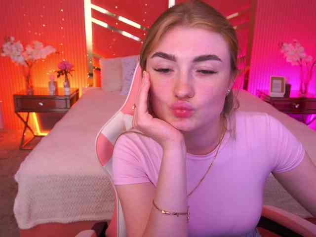 LollyRosee webcam