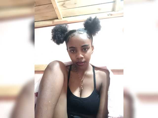 Elinah1 live cam on BongaCams