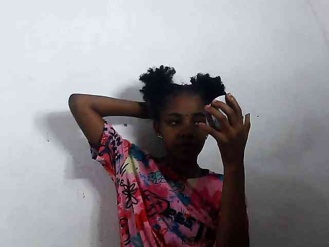 Elinah1 webcam