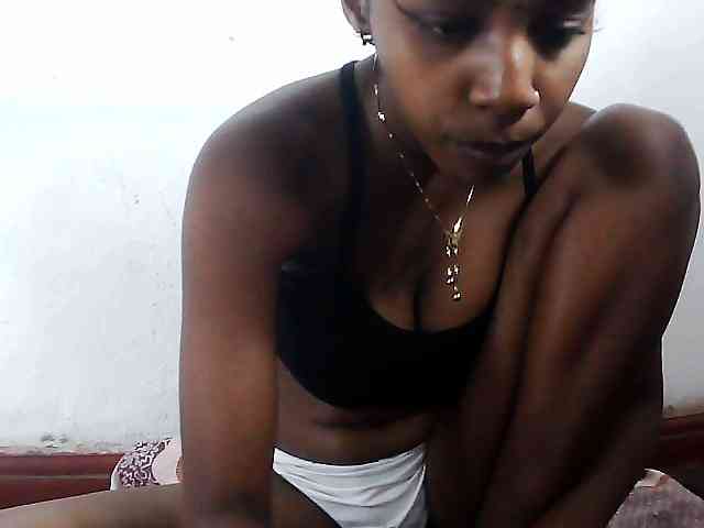 Elinah1 webcam