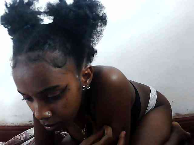 Elinah1 webcam