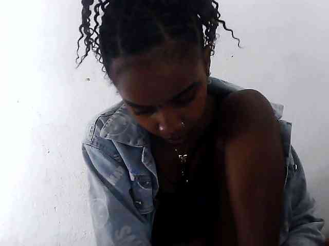 Elinah1 webcam