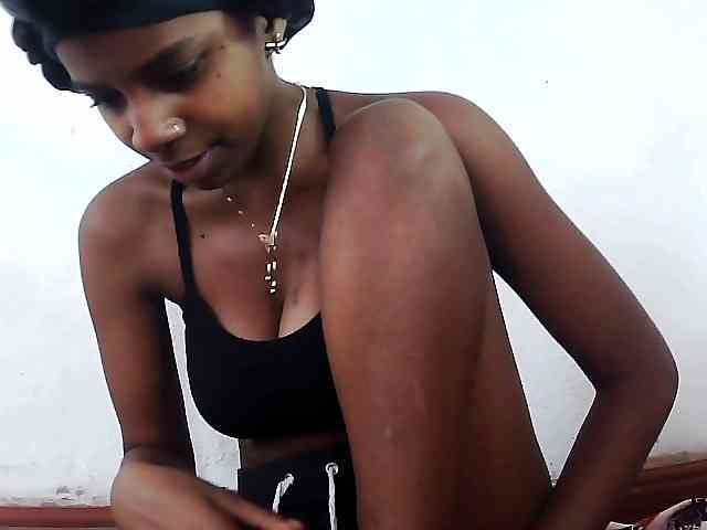 Elinah1 webcam