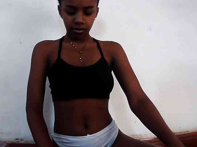 Elinah1 webcam