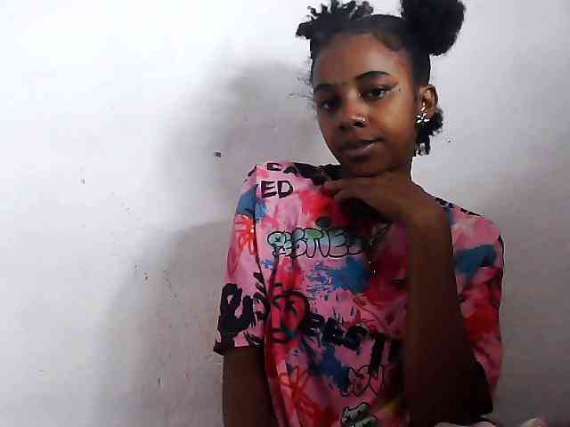 Elinah1 webcam