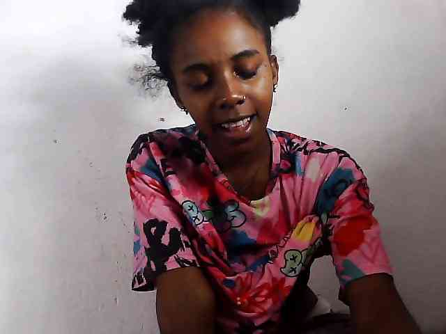 Elinah1 webcam