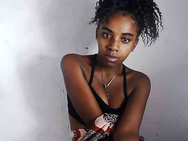 Elinah1 webcam