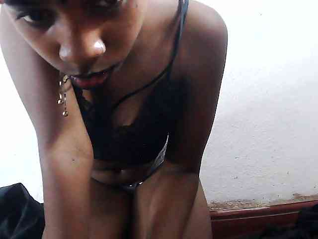 Elinah1 webcam