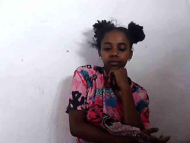 Elinah1 webcam