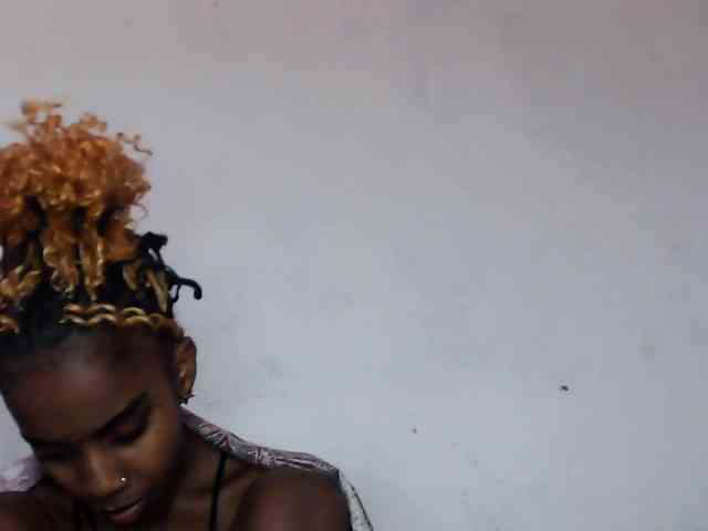 Elinah1 webcam