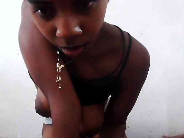 Elinah1 webcam
