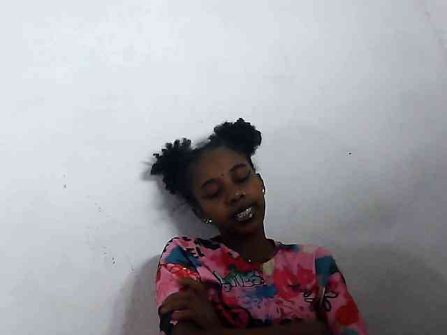 Elinah1 webcam