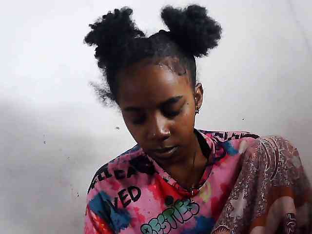 Elinah1 webcam