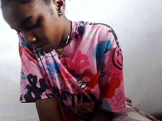 Elinah1 webcam