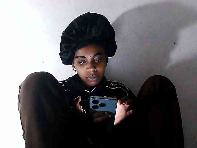 Elinah1 webcam