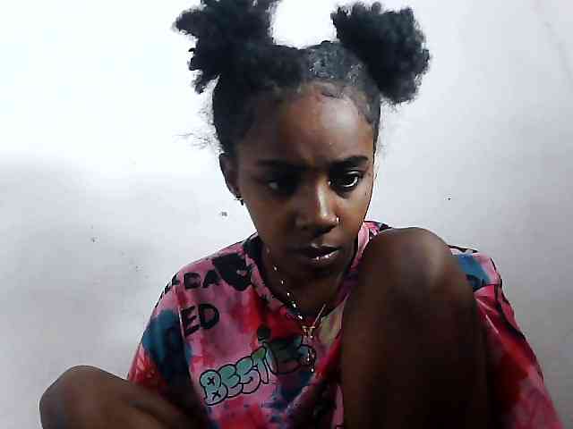 Elinah1 webcam