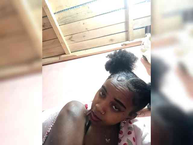 Elinah1 webcam