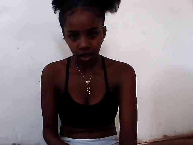 Elinah1 webcam