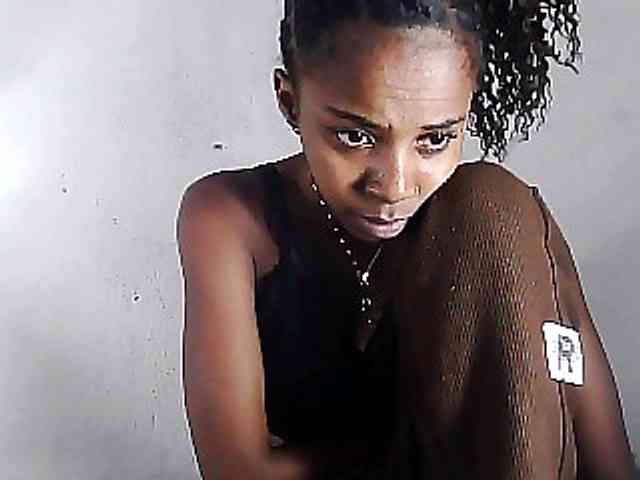 Elinah1 webcam