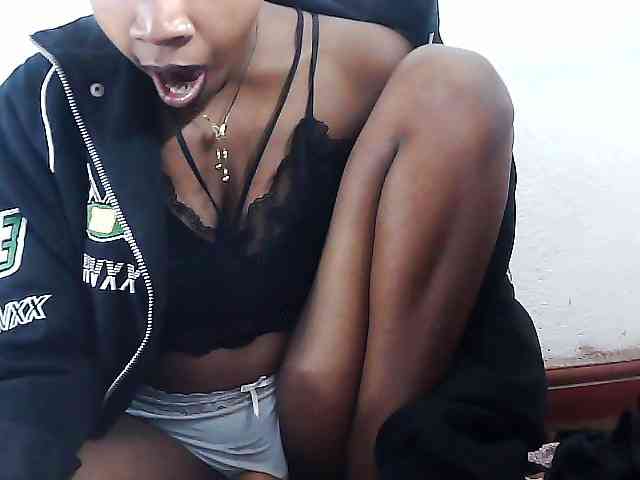 Elinah1 webcam
