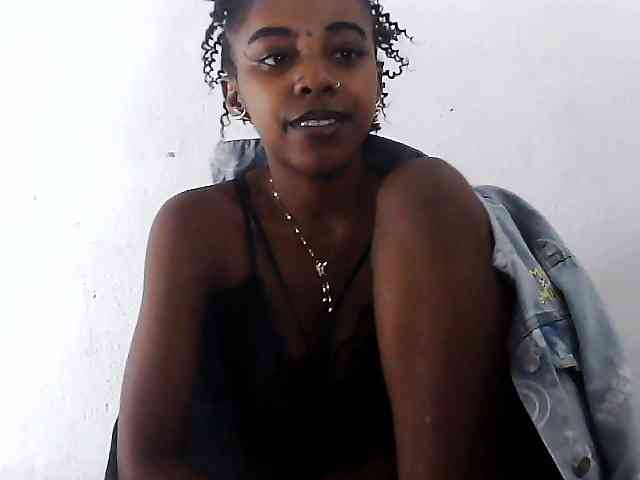 Elinah1 webcam