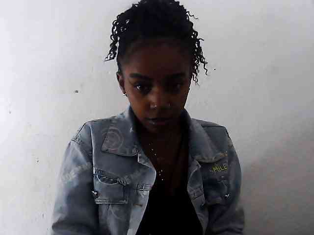 Elinah1 webcam