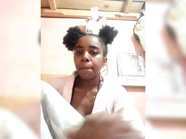 Elinah1 webcam
