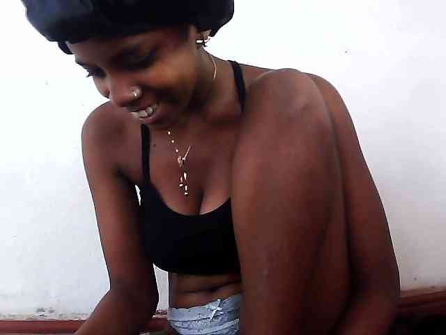 Elinah1 webcam