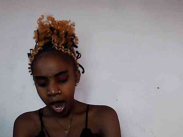 Elinah1 webcam