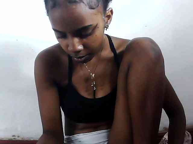 Elinah1 webcam