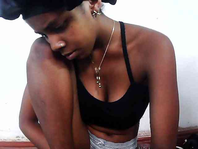 Elinah1 webcam