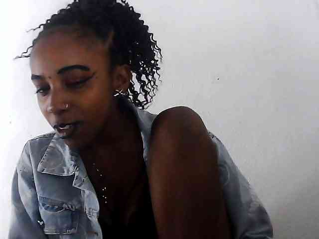 Elinah1 webcam