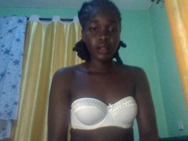 le modèle Satindesire est en webcam porno dans un show sur le site bongacams, il possède les tags suivants: Ebony,Brunette,Hairy